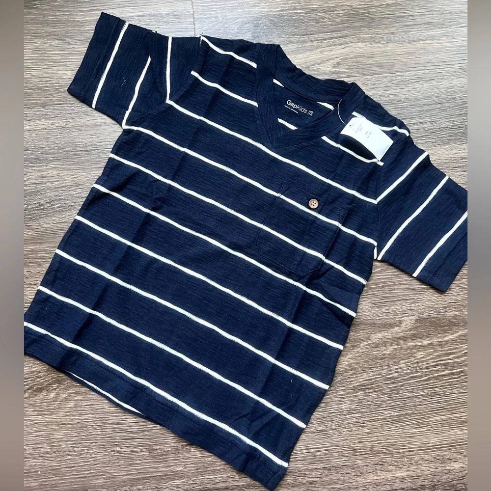 Gap kids boys Plaid button down shirt & tee bundle size XS (4/5)